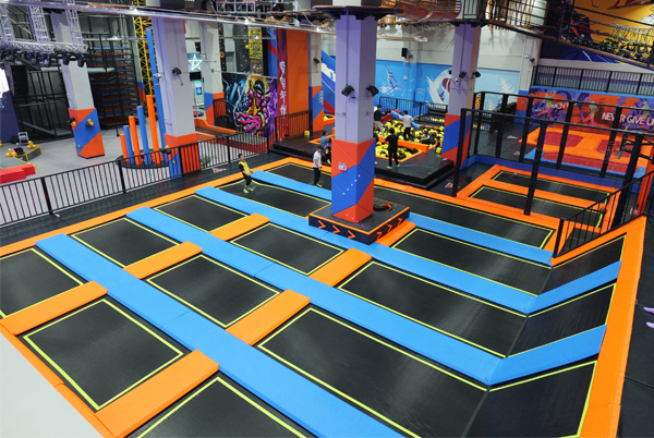 投資蹦床公園，應(yīng)該怎么選擇好的蹦床廠(chǎng)家